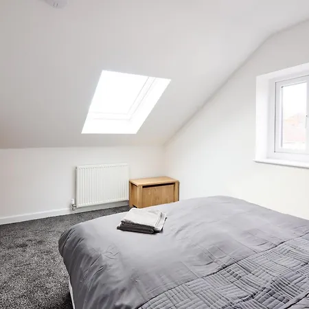 Apartment A Modern & Welcoming