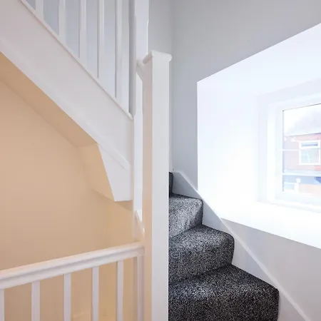 A Modern & Welcoming Apartament